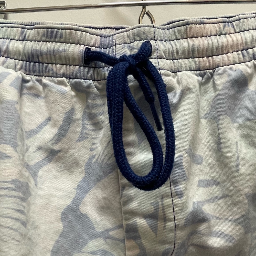 Chubbies Blue and White Patterned Men’s Swim Trunks
Size: Medium - Picture 2 of 7
